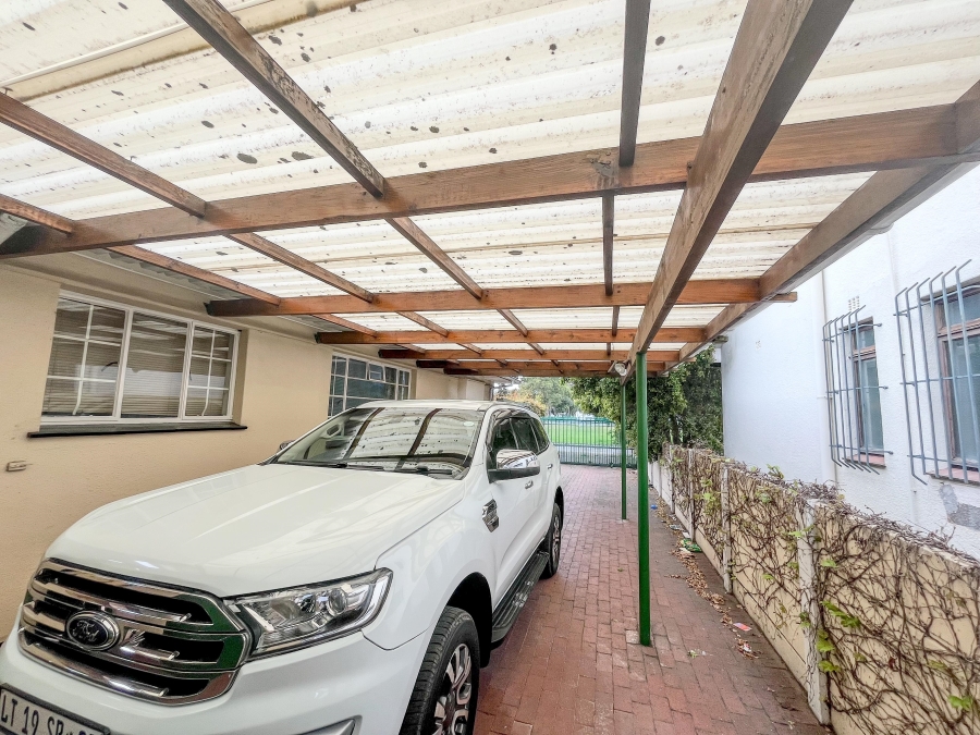 To Let 4 Bedroom Property for Rent in Pinelands Western Cape
